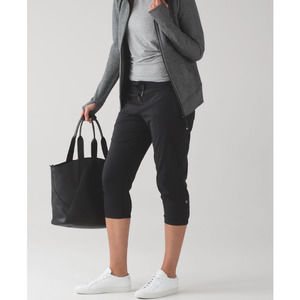 Lululemon Dance Studio Crop Unlined in Black size 10